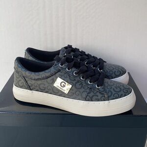 New G by GUESS Gallyn Sneakers SZ 5.5